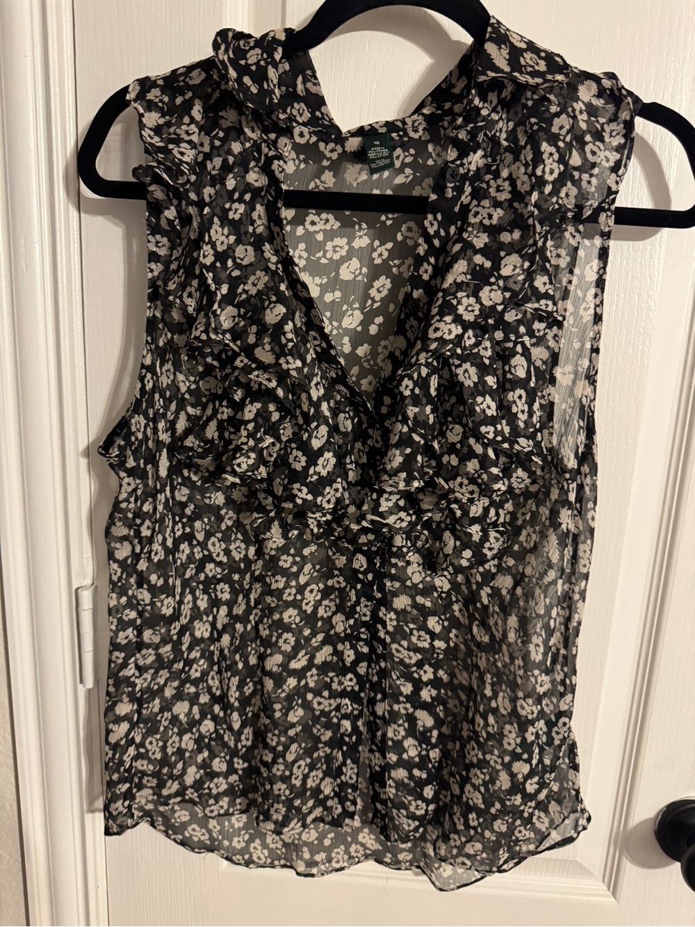 Ralph Lauren Black & White Sleeveless Ruffle V-Neck Floral Blouse